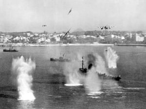 1944: De Haviland Mosquito FBVIs of 248 Squadron attack a German M-class minesweeper and two trawler-type auxiliaries in the mouth of the Gironde river off Royan, France