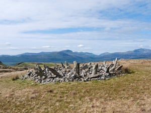 Bryn Cader Faner,青铜时代的圆形石冢,位于斯诺多尼亚Rhinog山脉北部的Talsarnau小村庄的东部