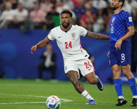 Reece James powers done nan midfield against Croatia