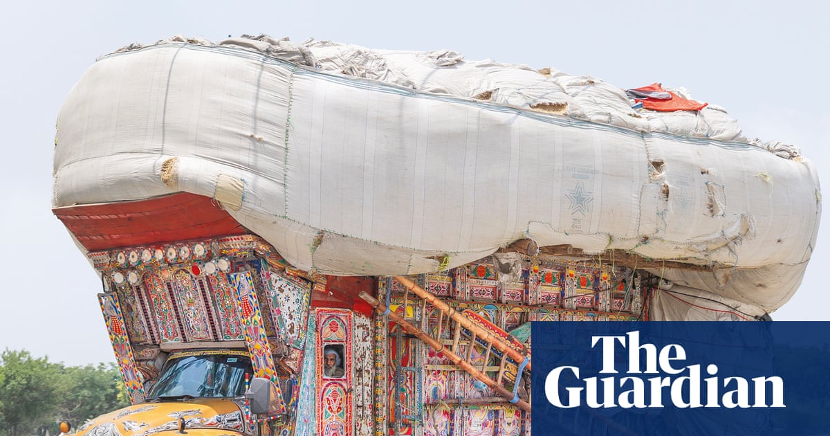 Trucks and Tuks: Decorated Vehicles of South Asia in pictures