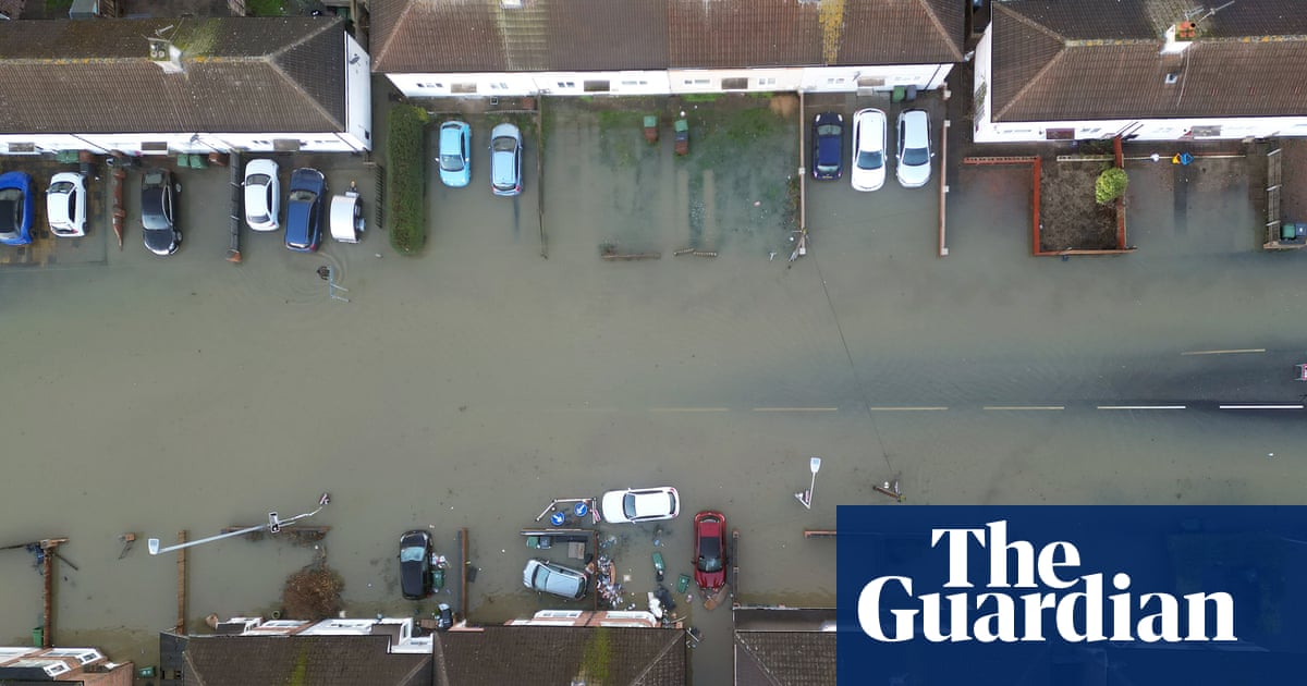 UK must spend £1.5bn a year on flood defences to protect public, experts warn | Flooding UK must spend £1.5bn a year on flood defences to protect public, experts warn | Flooding