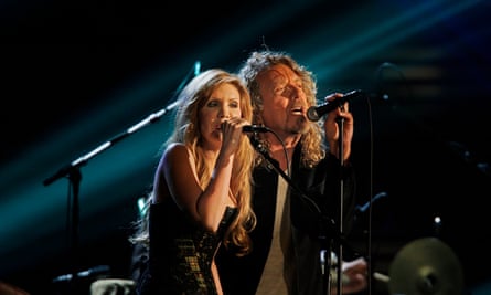Alison Krauss and Robert Plant on stage at the Grammys in 2009
