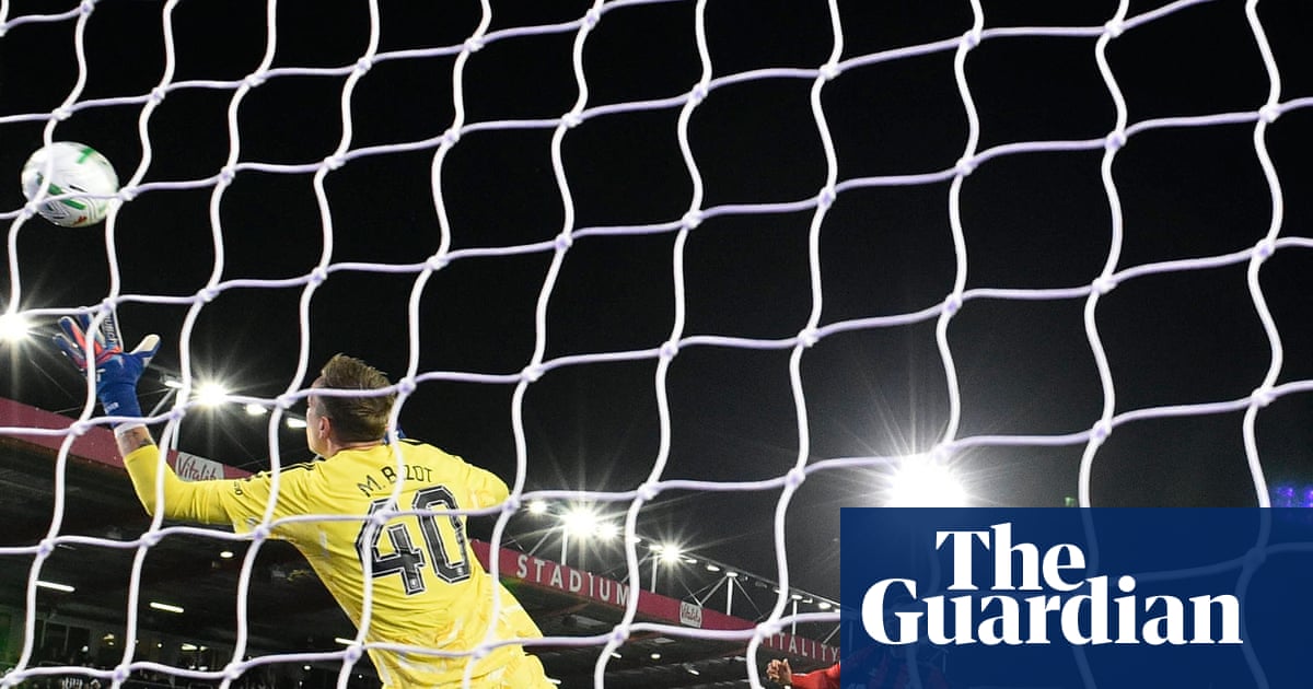 Carabao Cup roundup: Bournemouth thrash Villa, Sunderland salvo stings Bees