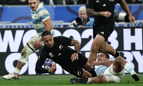 New Zealand's scrum-half Aaron Smith attempts breaks away and scores a try.