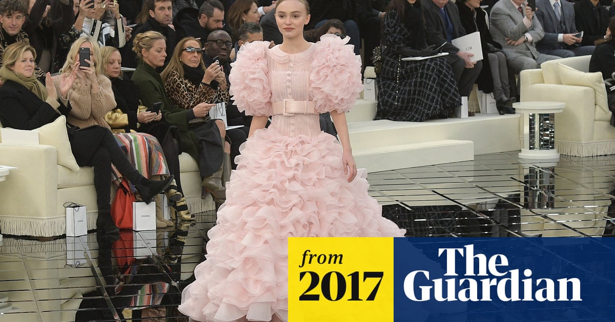 Chanel Haute Couture Show Proposes A New Catwalk Silhouette Paris Fashion Week The Guardian Chanel Haute Couture Show Proposes A New Catwalk Silhouette Paris Fashion Week The Guardian