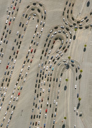 Dodgers Stadium, Los Angeles Vehicles line up in the stadium parking lot