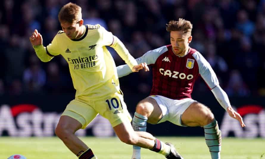 Emile Smith Rowe, back in the Arsenal starting lineup, evades Aston Villa’s Matty Cash.