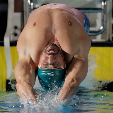Guilherme Guido of Brazil and London Roar starts the backstroke leg of the men’s 4x100m medley relay.