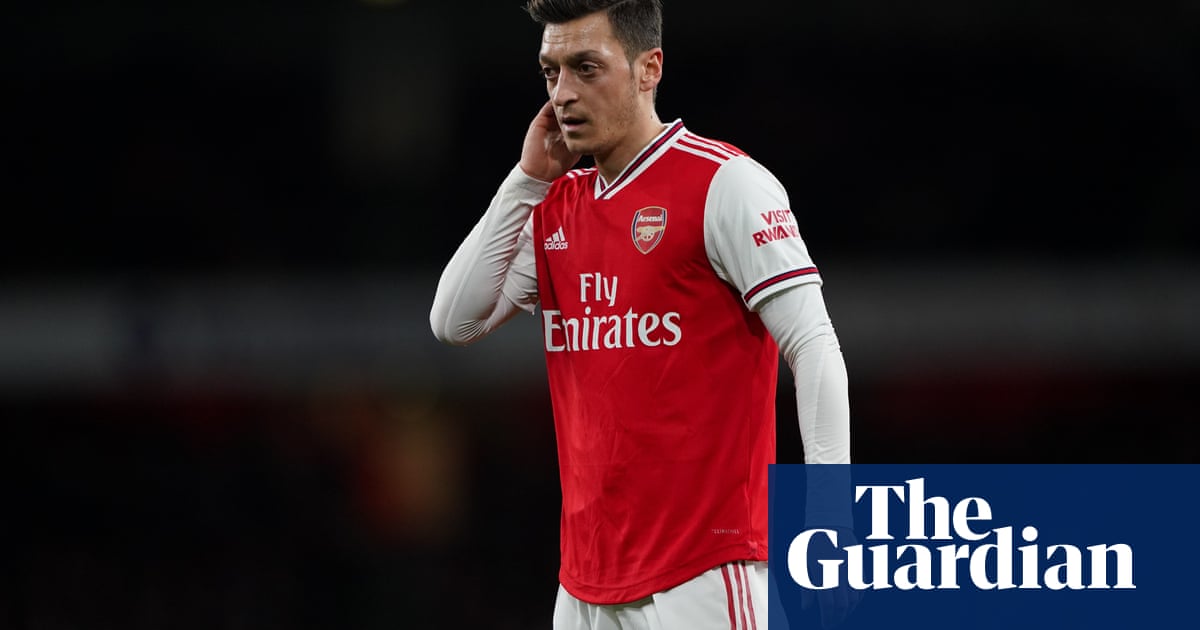 Chinese state broadcaster pulls Arsenal v Man City after Mesut Özil criticism