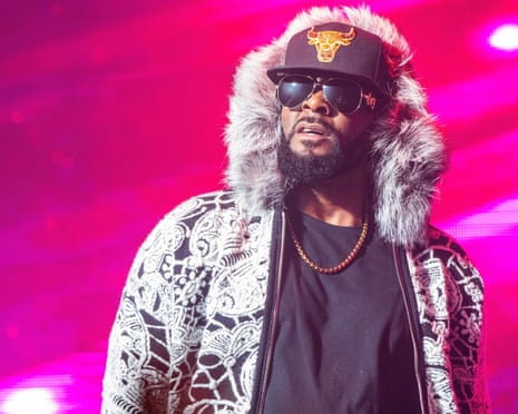 R Kelly performing in Detroit, 21 February 2018.