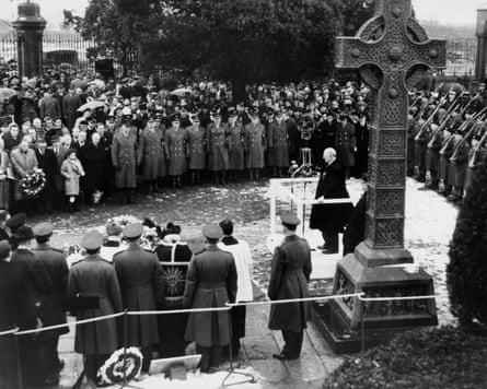 Irish President Eamon de Valera speaking at the funeral of Irish nationalist Roger Casement at Glasnevin Cemetery in Dublin, 2nd March 1965.