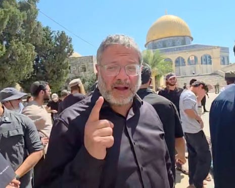 Ben-Gvir gives a thumbs up in a crowded plaza with a golden-domed building behind