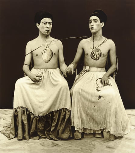 Performance art duo Las Yeguas del Apocalipsis in Las dos Fridas.