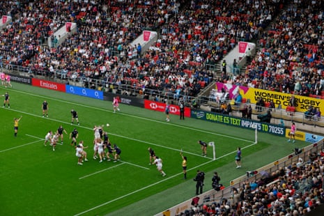 Morwenna Talling of England claims a lineout.