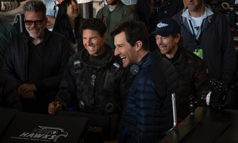Christopher McQuarrie, Tom Cruise, Joseph Kosinski and Jerry Bruckheimer on the set of Top Gun: Maverick.