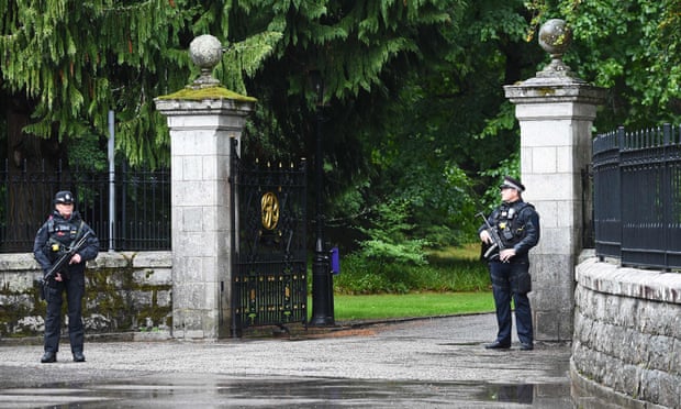 Rain Lashes Well-Wishers Gathering At Balmoral As Queen's Death Announced |  Queen Elizabeth Ii | The Guardian