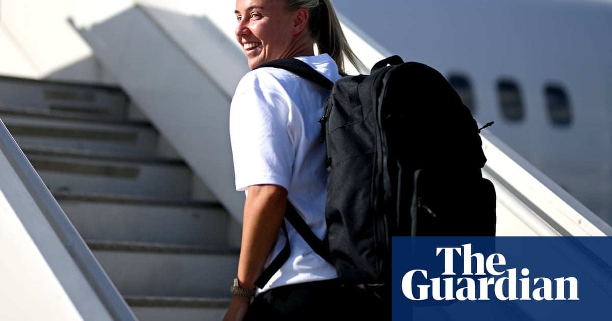 Beth Mead insists Lionesses can take heat as they arrive for Euro 2025