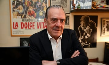 Rino Barillari in front of a poster for Fellini's La Dolce Vita