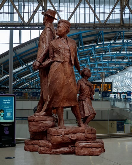 How the statue will look at Waterloo station