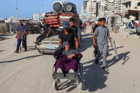 Displaced Palestinians flee amid an Israeli military operation, Gaza City, 21 September 2025.