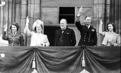 Princess Elizabeth, Queen Elizabeth, Winston Churchill, King George VI and Princess Margaret on the balcony of Buckingham Palace on VE Day, 8 May 1945