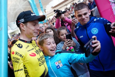 Jonas Vingegaard takes a selfie with fans in Burgas, Bulgaria