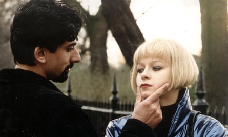 Morton dans le drame télévisé révolutionnaire de Kay Mellor Band of Gold (1995) avec Ahsen Bhatti.