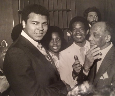 Pascall (centre) interviews Muhammad Ali (left).