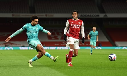 Trent Alexander-Arnold of Liverpool crosses against Arsenal watched by Pierre-Emerick Aubameyang