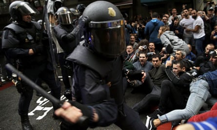 Spanish police try to disperse pro-referendum supporters in Barcelona on 1 October