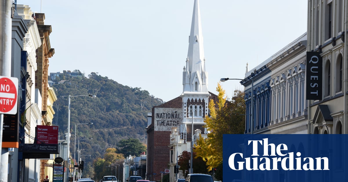 Knife-wielding man shot dead by police in Launceston in 'traumatic incident'