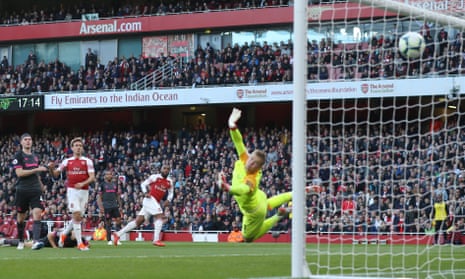 Alexandre Lacazette (second right) sees his shot fly into Jordan Pickford’s top-left corner as Arsenal beat Everton 2-0.