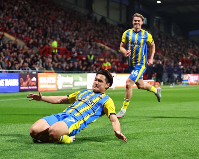 Southampton leapfrog Wrexham after thrashing to climb into playoff spots