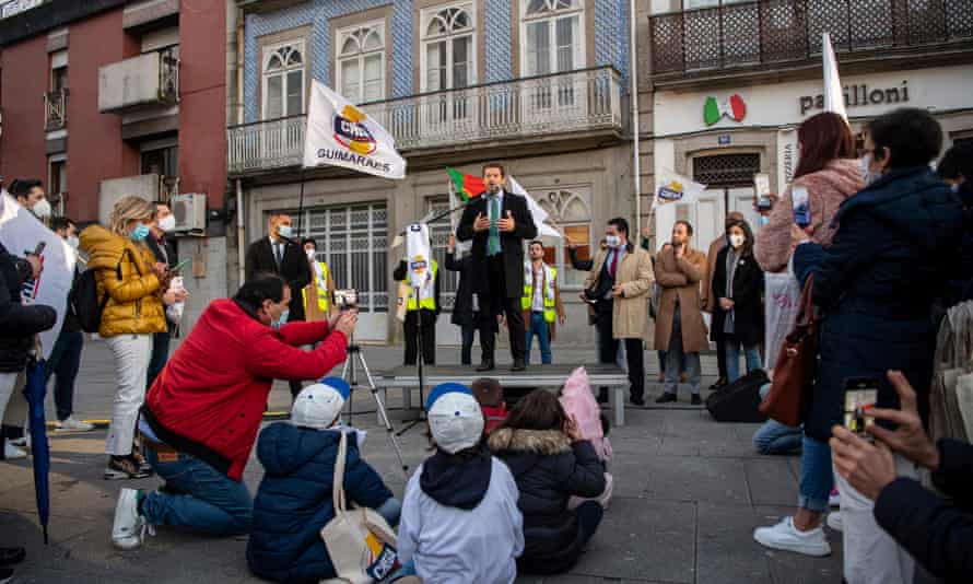 Splits in left are set to boost far-right TV pundit in Portugal’s snap election | Portugal 2 André Ventura, the leader of the far-right party Chega, makes a campaign speech in Braga.
