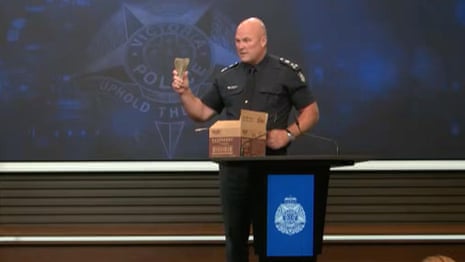 'Polise atılan şey buydu': Victoria polis şefi Melbourne protestolarını kınadı - video