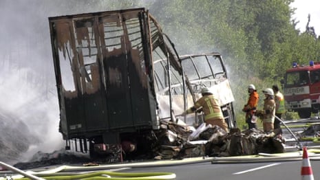 Firefighters at scene of deadly Bavaria coach blaze - video 