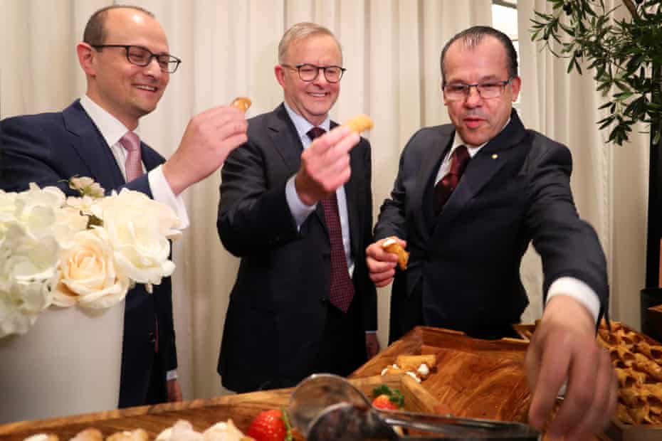Anthony Albanese meeting Italian-Australians on the campaign trail