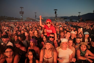 Fans watch Sombr perform at Coachella at dusk.