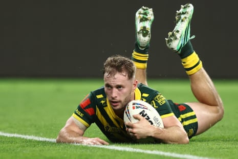 Walker puts Australia back into the lead.