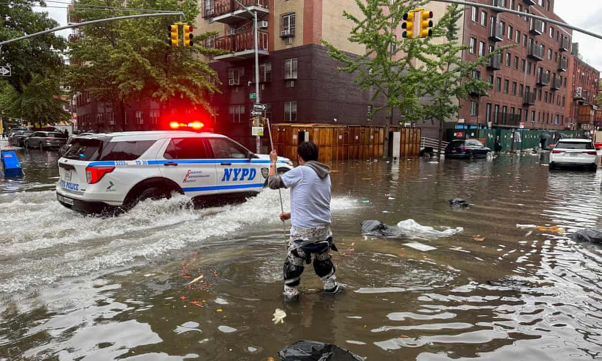 New York declares state of emergency amid heavy rainfall and flash flooding (theguardian.com)