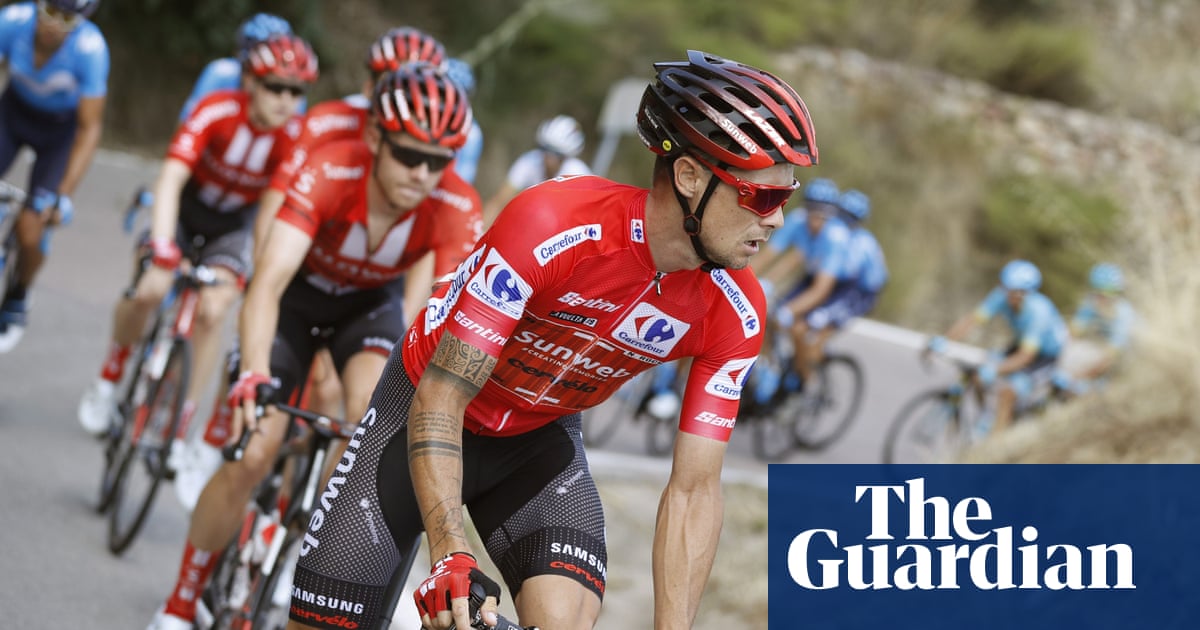 Nicolas Roche taken to hospital after crash during the Vuelta a España