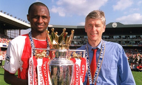 Patrick Vieira and Arsène Wenger pose with Arsenal’s Premier League trophy in 2004.