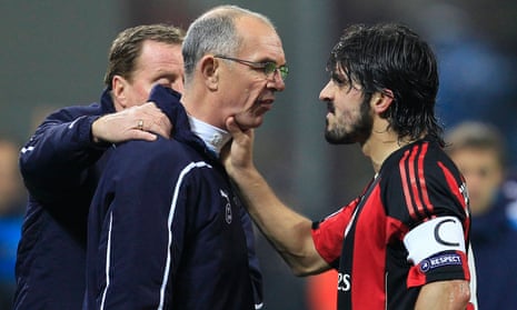 Joe Jordan y Gennaro Gattuso se enfrentan.