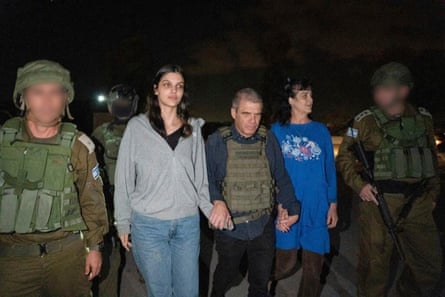Natalie Raanan, Israeli hostage envoy Gal Hirsch and Judith Raanan, arriving in Israel.