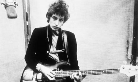 Bob Dylan with guitar in 1968-69