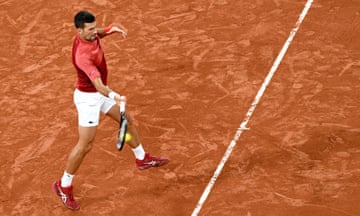 Novak Djokovic in action against Roberto Carballes Baena.