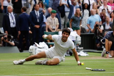 Carlos Alcaraz celebrates winning the tournament