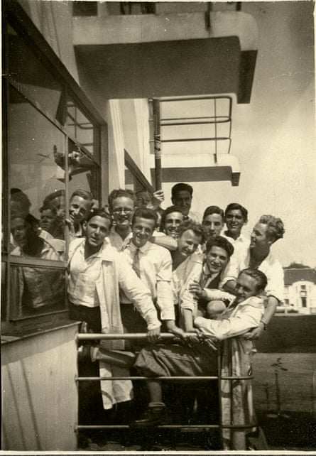 Bauhaus students on a balcony of the Prellerhaus, 1931. Copyright....Stiftung Bauhaus Dessau