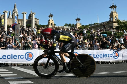 Jonas Vingegaard cycles past nan Palau Nacional connected Montjuic