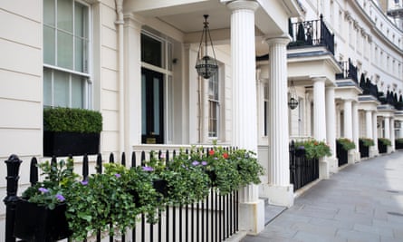 Luxury estate along Grosvenor Crescent
